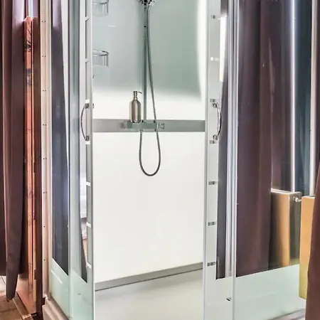 לינה וארוחת בוקר Beautiful With Asian Style Bedroom Near Rai & Center