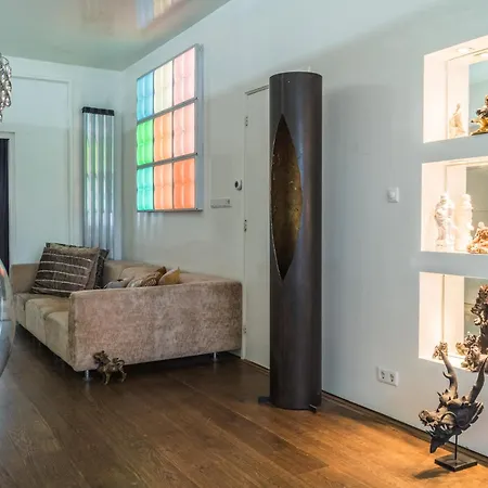 Asian Oasis Bed and breakfast
