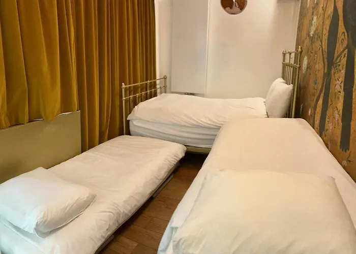 Beautiful With Asian Style Bedroom Near Rai & Center Bed & Breakfast